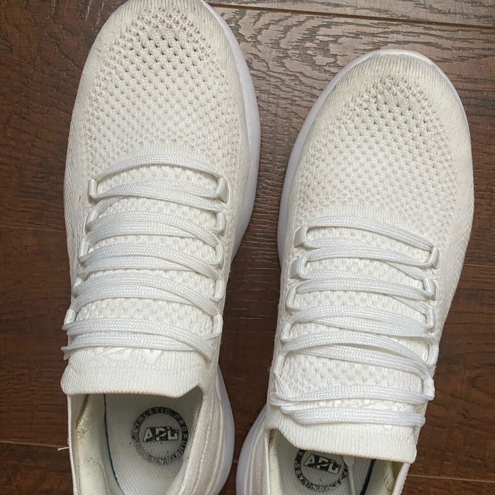 Women’s APL sneakers in white